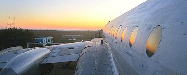 独特爱好：俄罗斯女子如何修复苏联首架喷气式客机 - 俄罗斯卫星通讯社