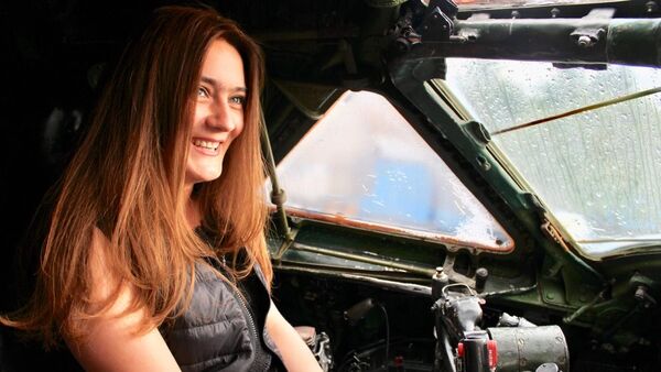 獨特愛好：俄羅斯女子如何修復蘇聯首架噴氣式客機 - 俄羅斯衛星通訊社