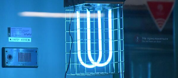 Кварцевые лампы обеззараживают вагоны Московского метрополитена Кварцевые лампы обеззараживают вагоны Московского метрополитена - 俄罗斯卫星通讯社