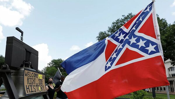 美国密西西比州州长批准更换带有美利坚联盟国标志的州旗 - 俄罗斯卫星通讯社