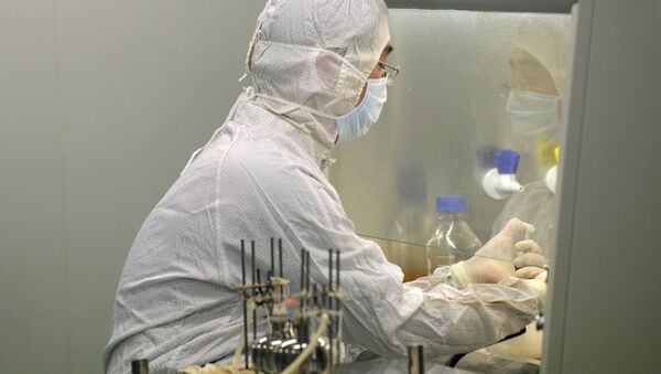 Китайских специалист во время работы в лаборатории над изготовлением вакцины  - 俄羅斯衛星通訊社