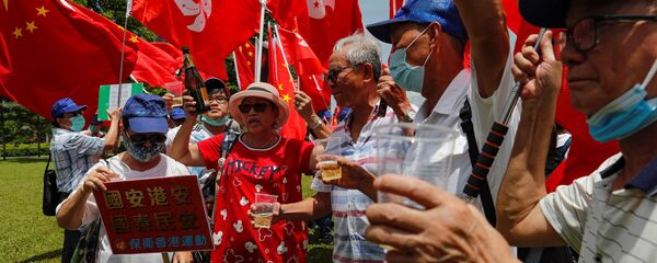 Сторонники закона о национальной безопасности Гонконга празднуют его принятие - 俄罗斯卫星通讯社
