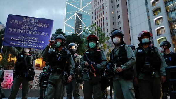 Сотрудники полиции во время акций протестов в Гонконге - 俄罗斯卫星通讯社