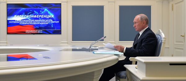 30 июня 2020. Президент РФ Владимир Путин во время видеоконференции по случаю открытия в Дагестане, Воронежской и Пензенской областях медицинских центров Министерства обороны РФ для оказания помощи больным новой коронавирусной инфекцией. 30 июня 2020. Президент РФ Владимир Путин во время видеоконференции по случаю открытия в Дагестане, Воронежской и Пензенской областях медицинских центров Министерства обороны РФ для оказания помощи больным новой коронавирусной инфекцией. - 俄羅斯衛星通訊社