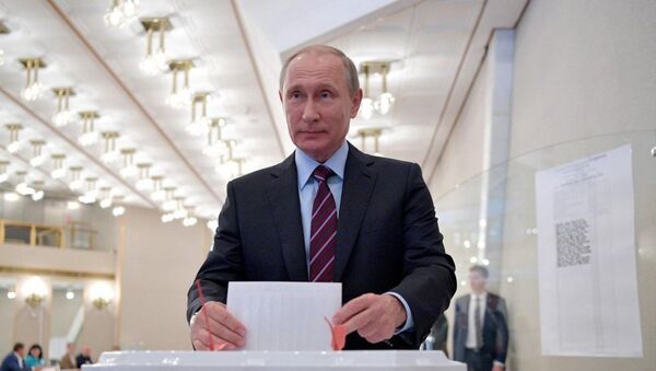Путин проголосовал по поправкам в конституцию - 俄羅斯衛星通訊社