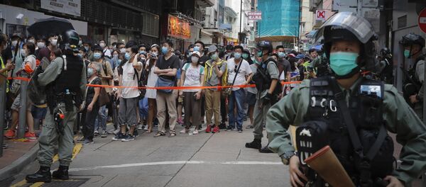 Сотрудники полиции во время акций протестов в Гонконге  - 俄罗斯卫星通讯社
