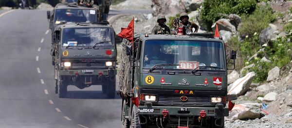 Индийский конвой. Кашмир. - 俄罗斯卫星通讯社