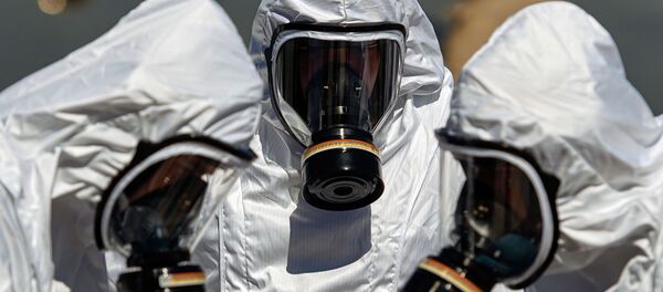 Военнослужащие ЗВО проводят дезинфекцию крейсера Аврора - 俄罗斯卫星通讯社