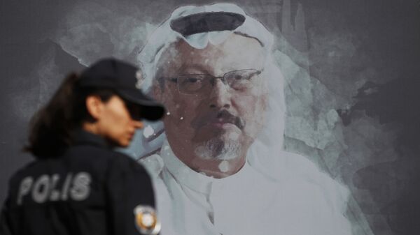 Экран с портретом саудовского журналиста Джамаля Хашукджи в Стамбуле - 俄羅斯衛星通訊社