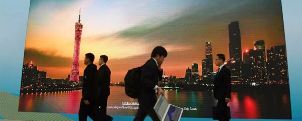 Журналисты на фоне Гуанчжоу - 俄罗斯卫星通讯社