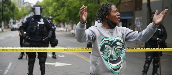 美国西雅图抗议事件导致3名警察受伤 18人被拘留 - 俄罗斯卫星通讯社