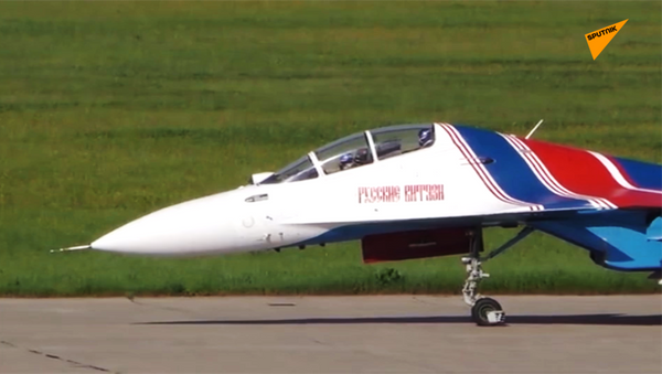 高難度特技飛行！“俄羅斯騎士”三種機型同一編隊飛行 - 俄羅斯衛星通訊社