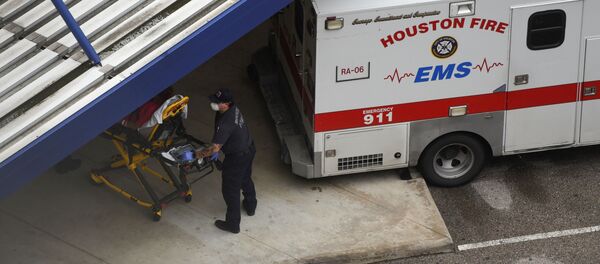 Пациента с коронавирусом привезли на скорой помощи. США - 俄羅斯衛星通訊社