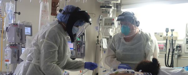 Врачи с пациентом, больным коронавирусом. США Врачи с пациентом, больным коронавирусом. США - 俄罗斯卫星通讯社