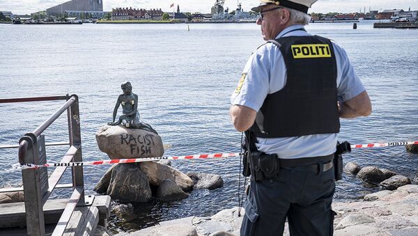 破坏者亵渎哥本哈根小美人鱼雕像 - 俄罗斯卫星通讯社
