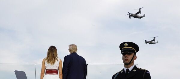 Дональд Трамп принимает авиапарад 4 июля 2020 - 俄罗斯卫星通讯社
