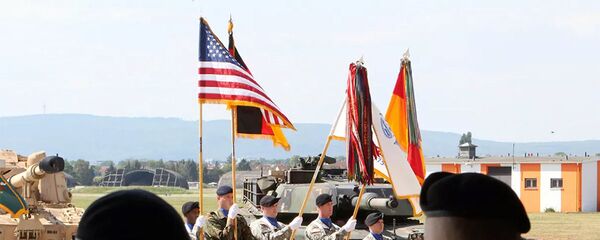 Американские военные на аэродроме армии США в Висбадене, Германия.  - 俄羅斯衛星通訊社