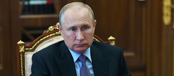  6 июля 2020. Президент РФ Владимир Путин проводит встречу генеральным директором Аэрофлота Виталием Савельевым.  - 俄罗斯卫星通讯社