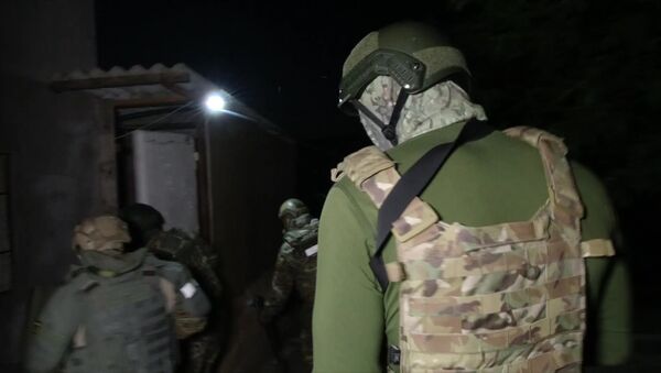 Сотрудники ФСБ РФ во время задержания участников международной террористической организации Хизб ут-Тахрир аль-Ислами  - 俄羅斯衛星通訊社