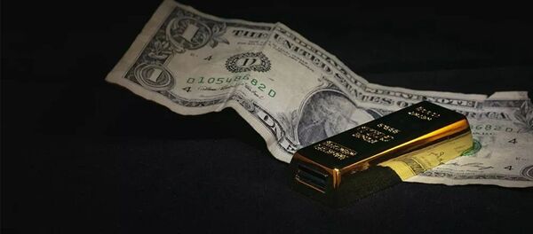 Доллар и слиток золота - 俄羅斯衛星通訊社