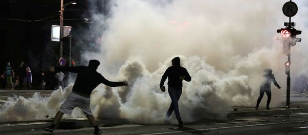 媒體：騷亂潮7月8日席捲塞爾維亞數座城市 - 俄羅斯衛星通訊社