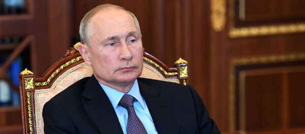 7 июля 2020. Президент РФ Владимир Путин во время встречи с генеральным директором АО Почта России Максимом Акимовым.  - 俄罗斯卫星通讯社